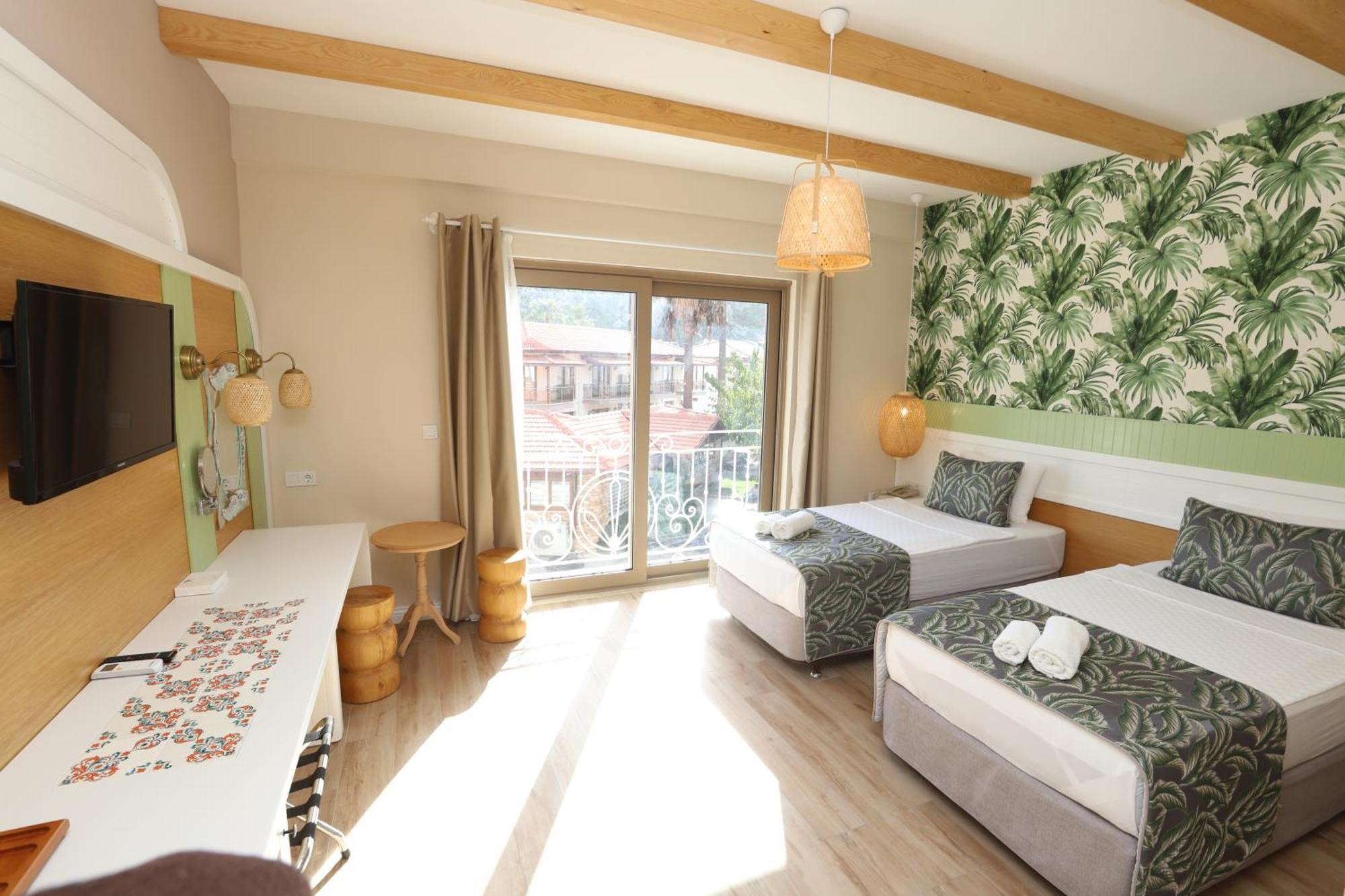 Dolphin Apart Otel 3*