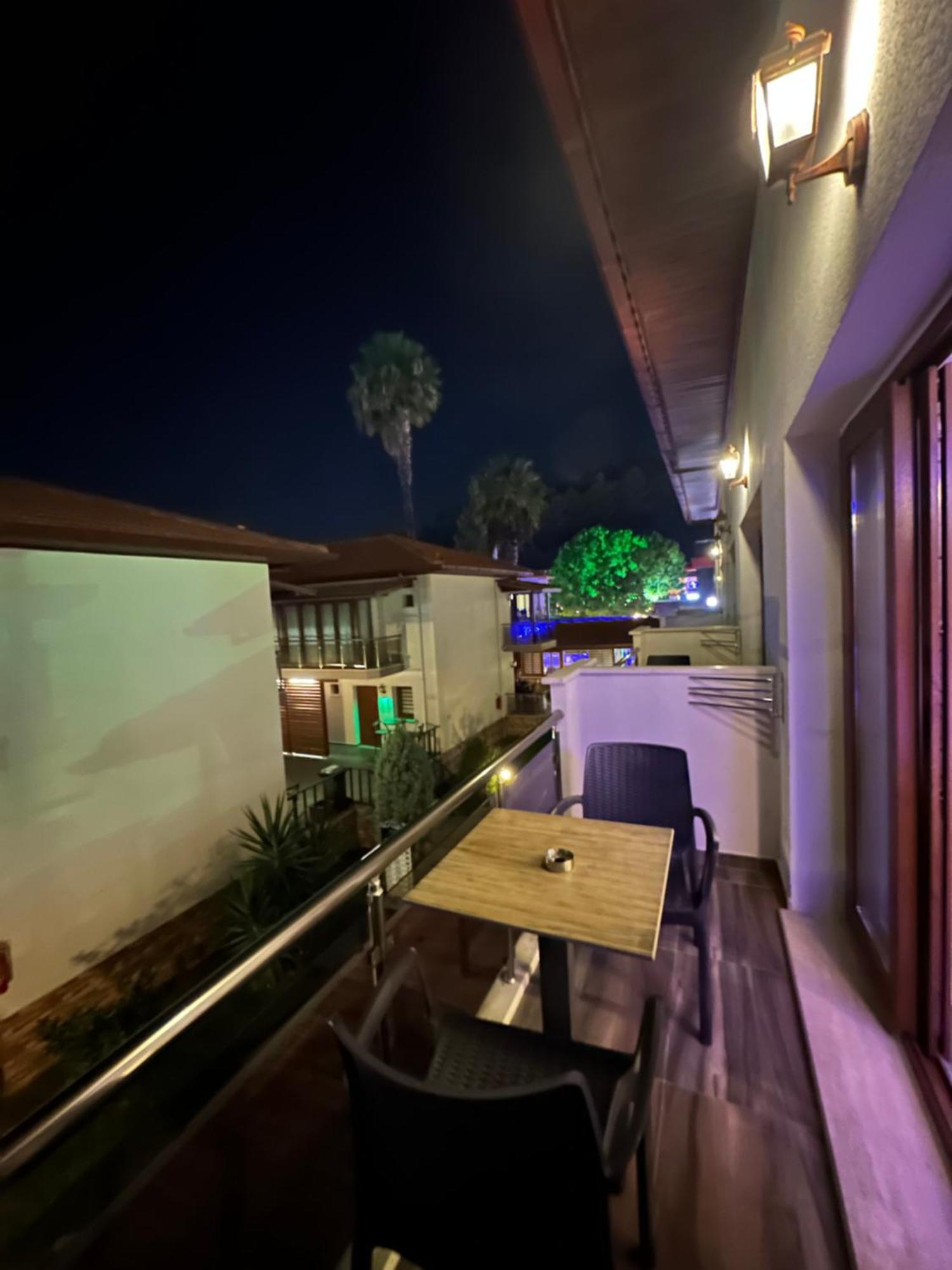 Apart Otel Dolphin Sarıgerme