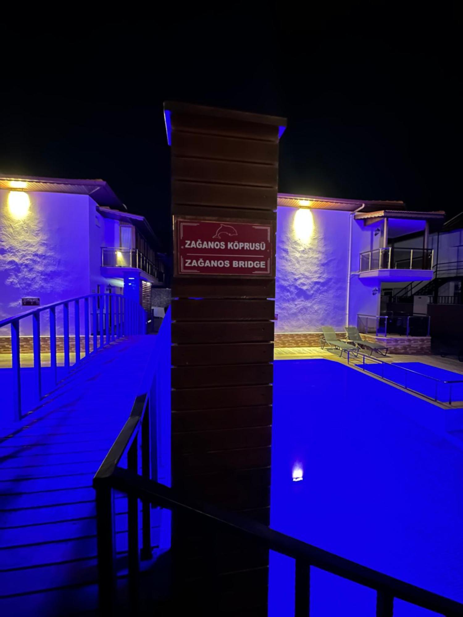 Dolphin Apart Otel 3*